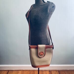 Vintage Dooney and Bourke beige leather bucket crossbody